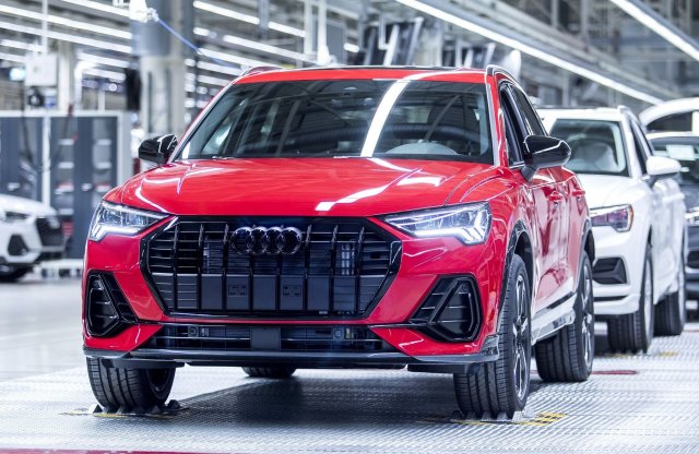 Ez a tűzpiros darab a győri Audi gyár negyedmilliomodik Q3-asa