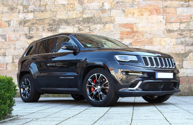 Mennydörgés - Jeep Grand Cherokee SRT használtteszt