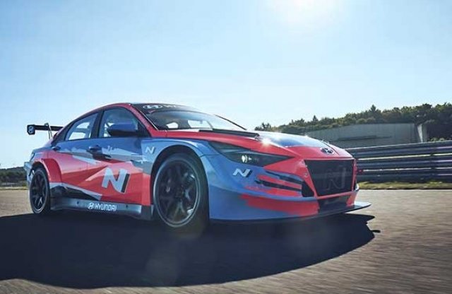 Autót vált Michelisz Norbert, de csapatot nem
