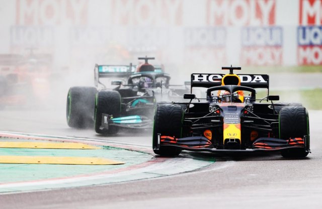 Eső, baleset és Verstappen győzelem Imolában