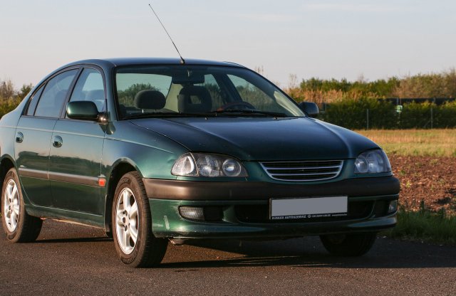 Erre megéri költeni! - Toyota Avensis 1.6 Sol 2000 használtteszt