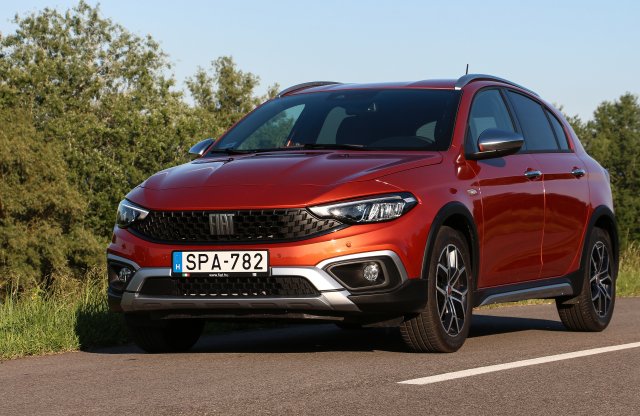 Van olyan jó, mint amilyen szép? Fiat Tipo Cross 1.0 teszt