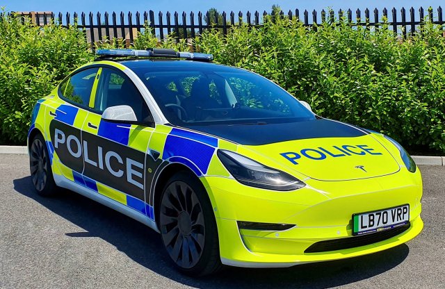 Az Egyesült Királyságban Tesla járőrautóval kísérleteznek