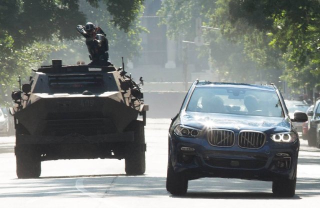 BMW-vel mentik meg a világot a Marvel hősök Budapesten?