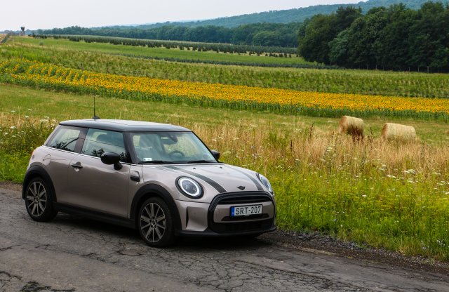Stílus és fényűzés egy gokartban? - Mini Cooper 1.5 teszt