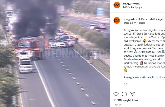 A Magyar Közút kamerája rögzítette egy autó leégését az M7-esen