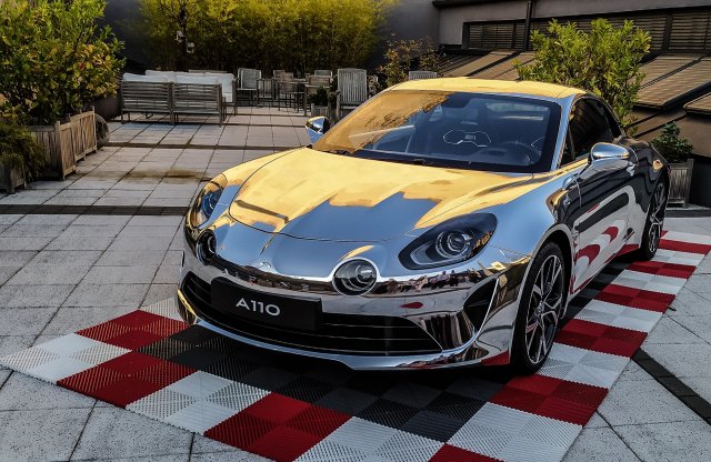 Már itthon is kapható az Alpine középmotoros kétülésese