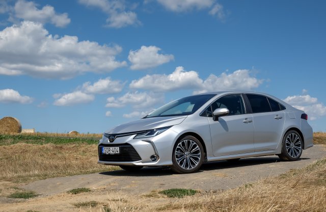 Fricska a hibridnek, ráadásul a Toyotától?