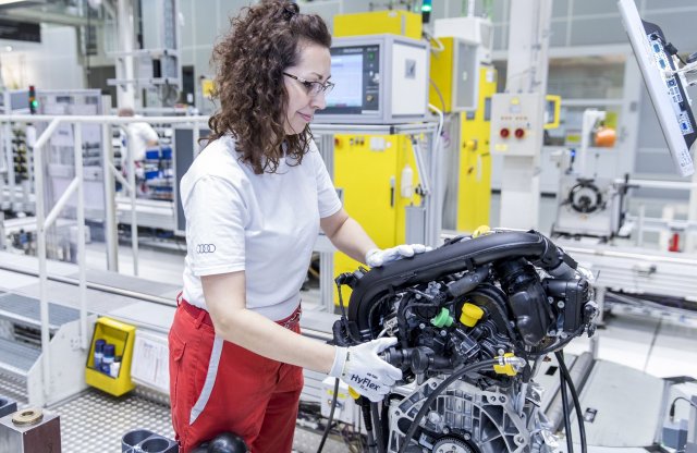 Villanyos a 40 milliomodik győri Audi motor