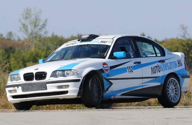 Újra száguld az Autónavigátor.hu matricás BMW!
