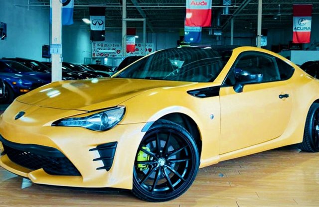 És a Lamborghini imitátor verseny győztese... Nem ez a Toyota!