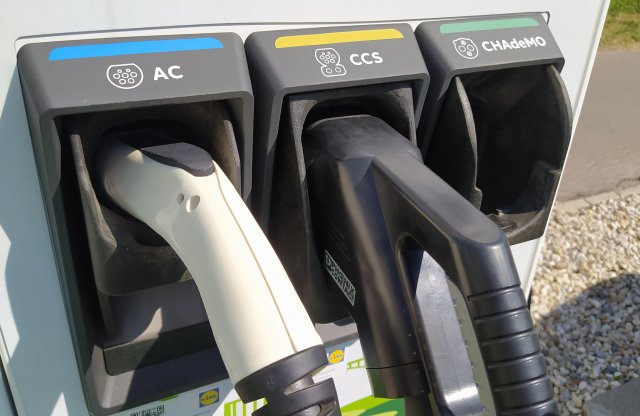 Az elektromos töltőhálózat itthon is rohamtempóban bővül