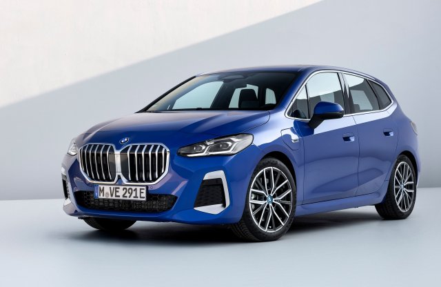 Beárazták itthon a BMW új egyterűjét