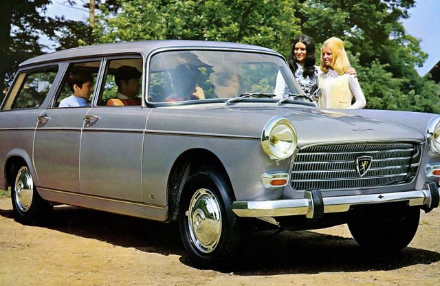 Nem engedi el a kombik kezét a Peugeot - már 70 éve