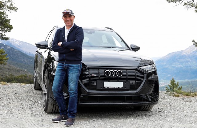 Stéphane Peterhansel ralilegendának bejött az RS Q e-tron