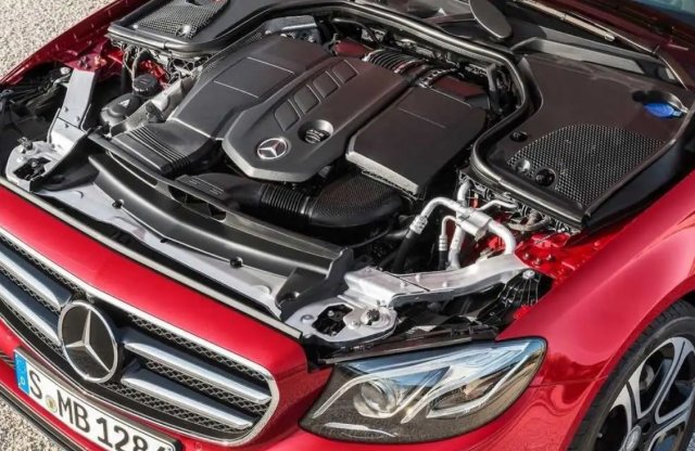 Újra a dízelbotrányban a Mercedes a 2016-os E-osztály miatt