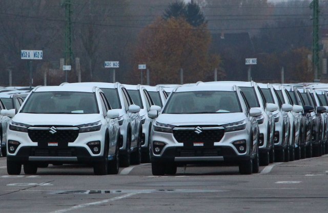 Mennyiért és milyen motorral jön az új SX4 S-Cross? Mutatjuk!