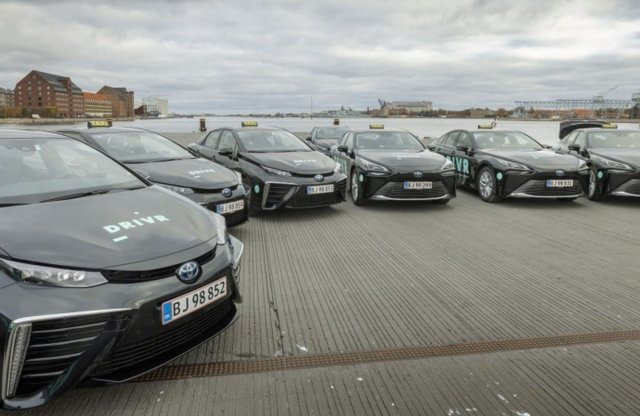 Hidrogénhajtású taxikat állított forgalomba a Toyota