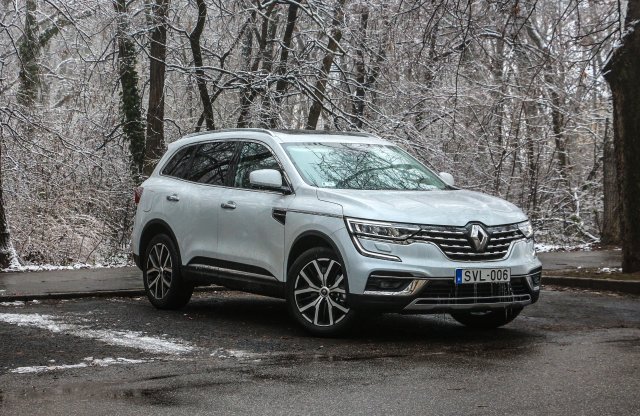 Kinek, s mire lehet jó egy hatalmas, Renault logós SUV?