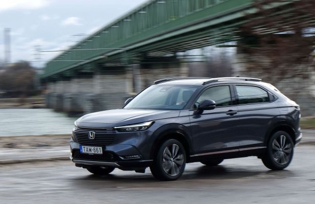 Nincs benne váltó, de így sem olcsó - hazai próbán a Honda HR-V