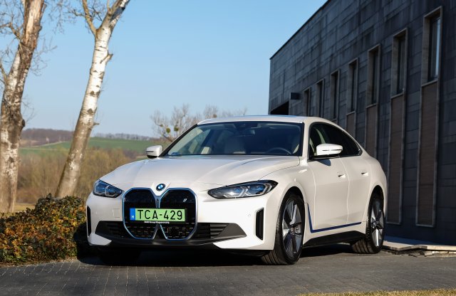 Brutálisat lép, olcsóbb és erősebb is az M3-nál a BMW i4 M50
