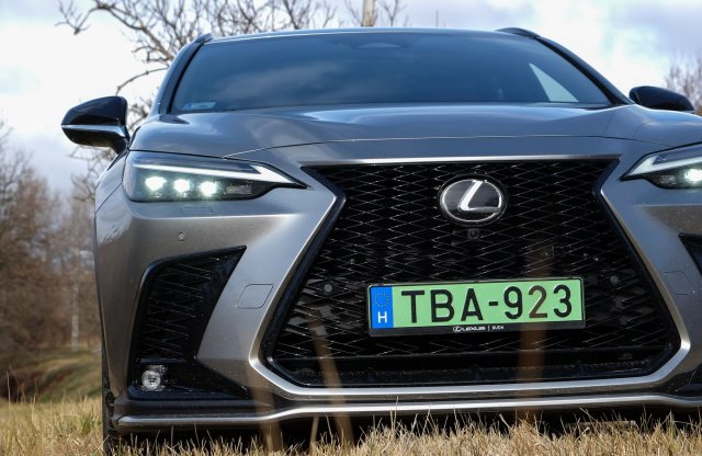 800 forintos benzin? Íme a Lexus - kettős - válasza