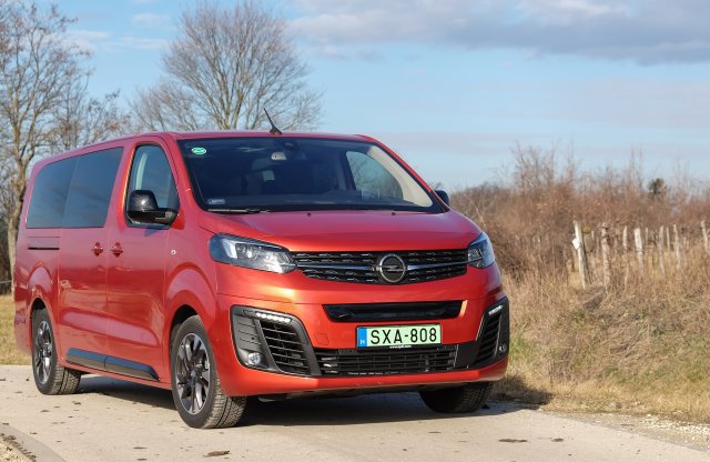 Ettől féltünk? Teszten a már mindenképp elektromos Opel Zafira!