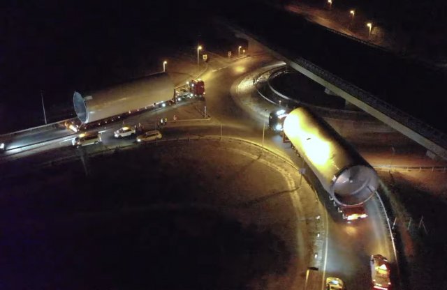 Házméretű rakománnyal a szembeoldalon, szabályosan? Íme a videó!