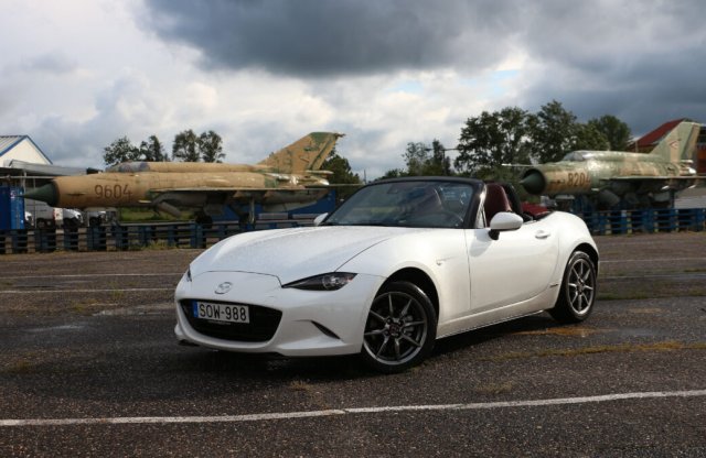 Hivatalos: benzines és hátsókerekes marad a következő MX-5 is!
