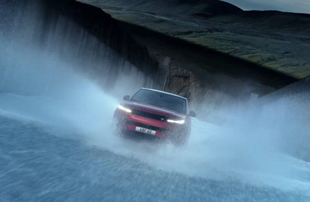 Életveszélyes mutatvánnyal érkezett meg az új Range Rover Sport