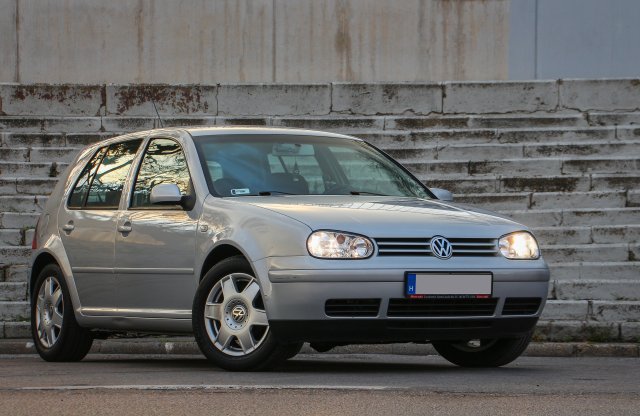 Te inkább vegyél új autót! - VW Golf 1.6 SR, 2000 használtteszt