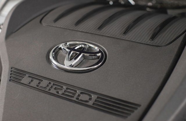 V6 helyett sornégyes turbót kap a Toyota Highlander