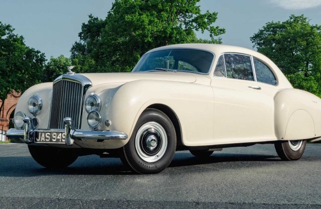Korának legdrágább és leggyorsabb négyülésese volt ez a Bentley