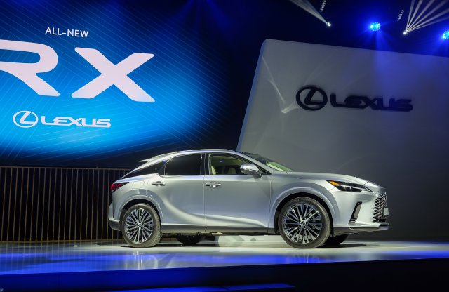 V6 már nincs, turbó jött a helyére! Íme az 5. Lexus RX