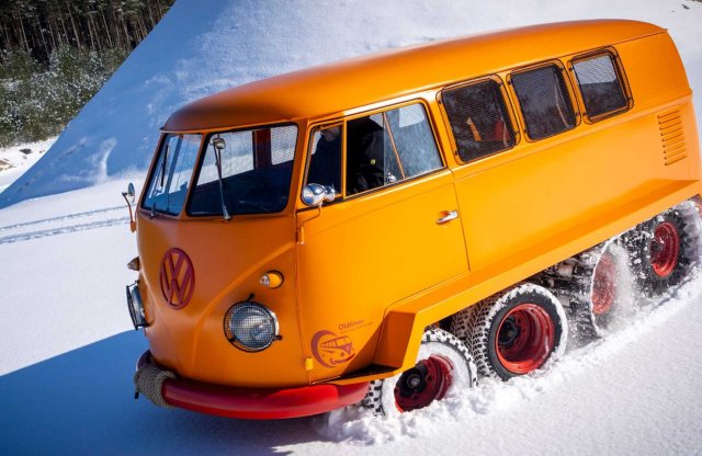 Felújították a világ egyetlen lánctalpas VW Transporterét