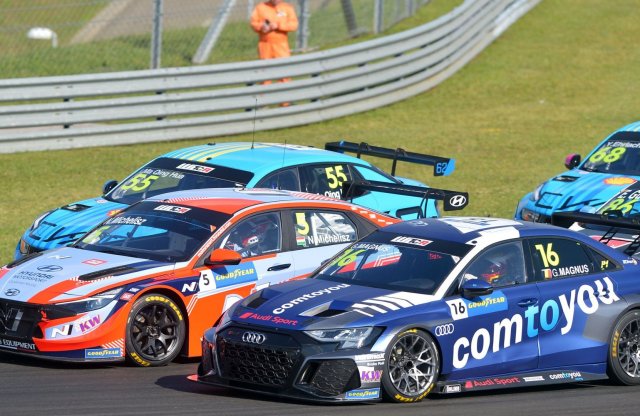 Ilyen volt testközelből a Super Racing Festival