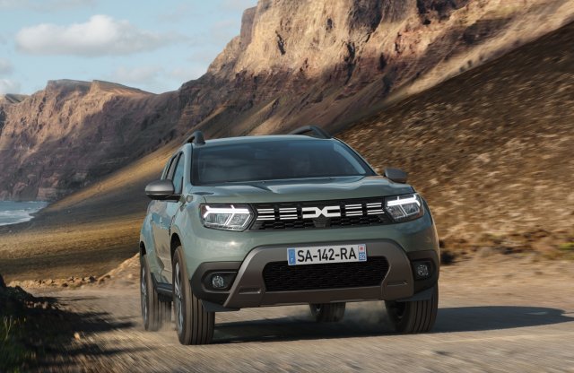 Összes modelljét lecseréli a Dacia, új arcot kapnak