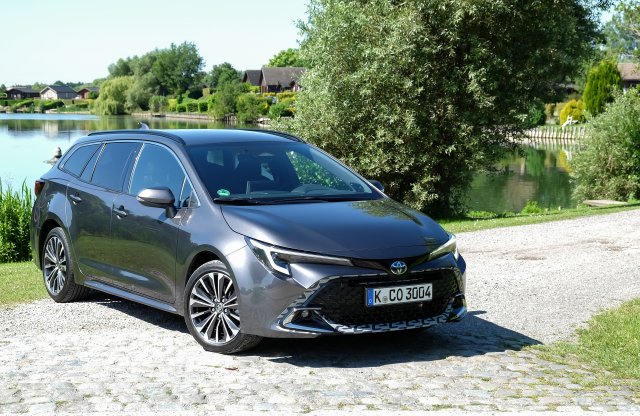 Nem lesz új Corolla 10 millió forint alatt, azért kipróbáltuk