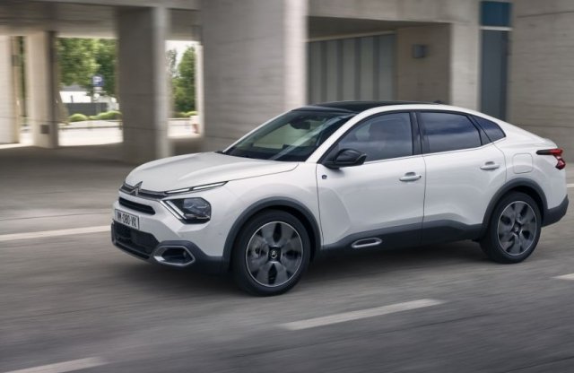 A kompakt szedán új neve fastback crossover: íme a Ciroën C4 X