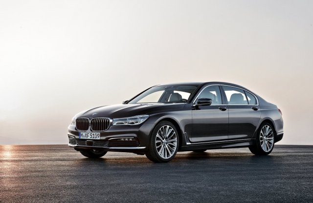 Londontól Madridig egy tankkal? Egy 7-es BMW simán hozza!
