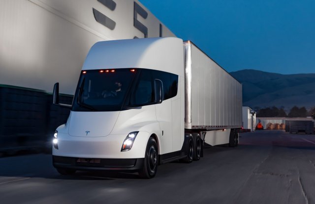 Elon Musk szerint idén végre tényleg elkészül a Tesla kamionja