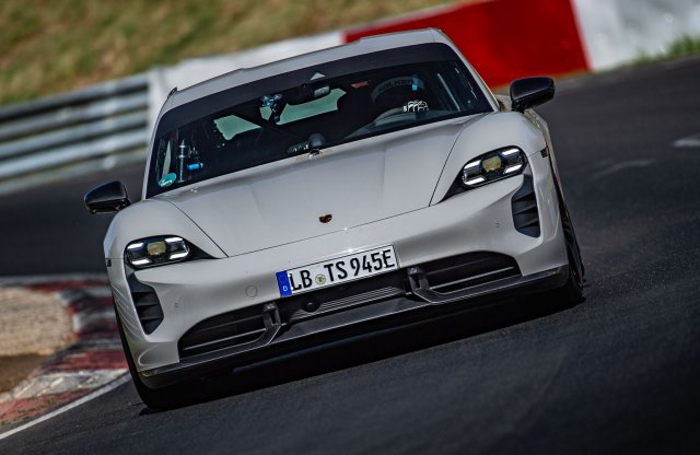Körrekordot döntött a Porsche Taycan Turbo S a Nürburgringen