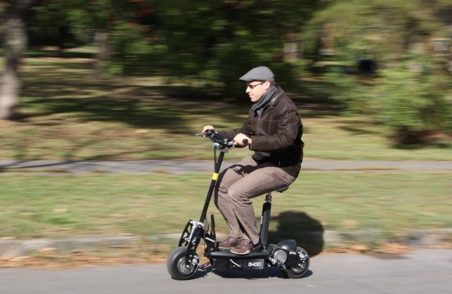 112 km/órás tempóval gyorshajtott egy férfi - rollerrel