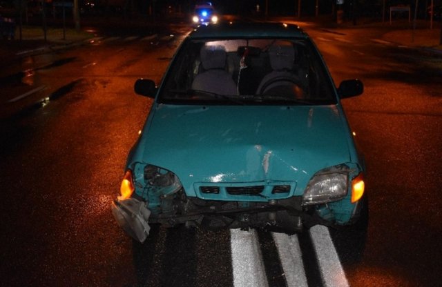 Az alkoholt be, a táblát pedig kivitte az ittas suzukis Győrben