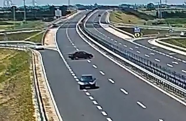 Rossz nézni, hányan hajtottak szembe a forgalommal, íme a videó