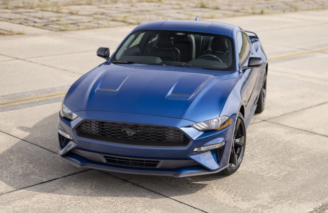 Nemhogy elektromos, hibrid sem lesz az új Mustangból