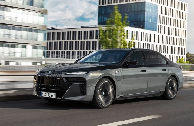 Nem ettől a BMW-től hangos a sajtó, de ez az első konnektoros M