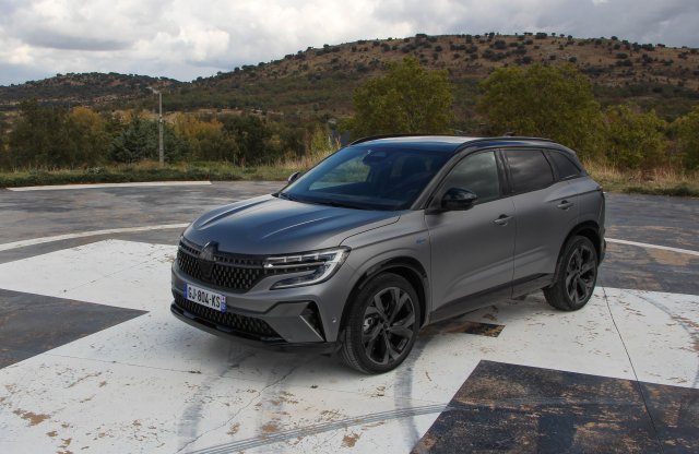 3 henger, 200 lóerő - ilyen az új Renault Austral!