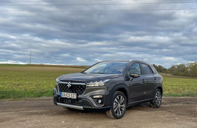 Épp teszten: Suzuki S-Cross Hybrid