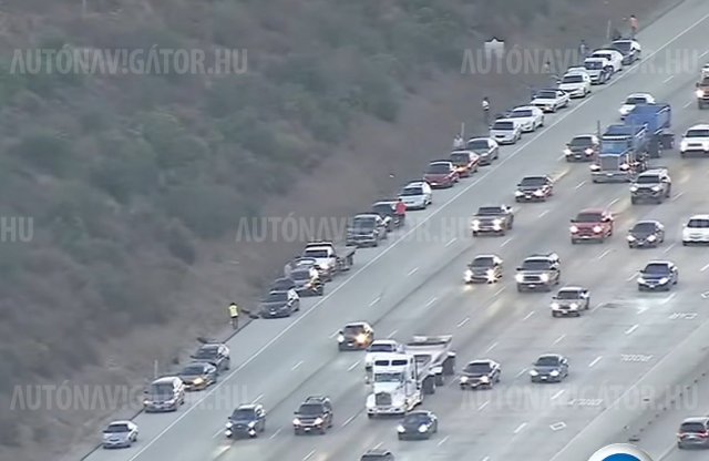 Videó: amikor 30 autó kap egyszerre defektet az autópályán